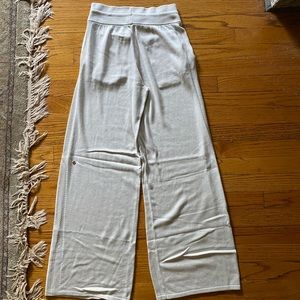 Flowy cream lululemon soft pants